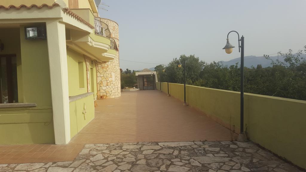 Villa Renzo E Lucia Sant Isidoro  Exterior foto